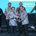 Wali Kota Pekalongan H Achmad Afzan Arslan Djunaid, SE menerima Anugerah Merdeka Belajar dari Mendikbudristek Nadiem Anwar Makarim, Senin (29/5)