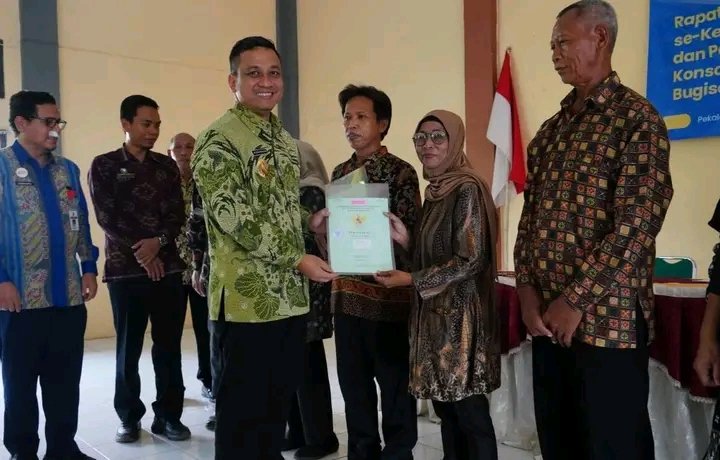 Pemkot dan BPN Kota Pekalongan Bagikan Sertifikat Tanah Ke Warga Kampung Bugisan 1 1741419747282