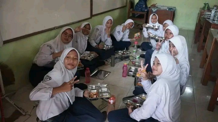 Pasca Lebaran, Program MBG Kembali Disalurkan ke 12 Sekolah di Kota Pekalongan 1 1744959915905