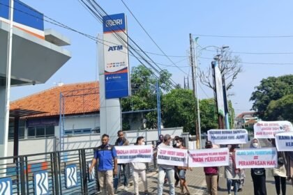 6836bb2441353 aksi di kantor cabang bri batang jogja