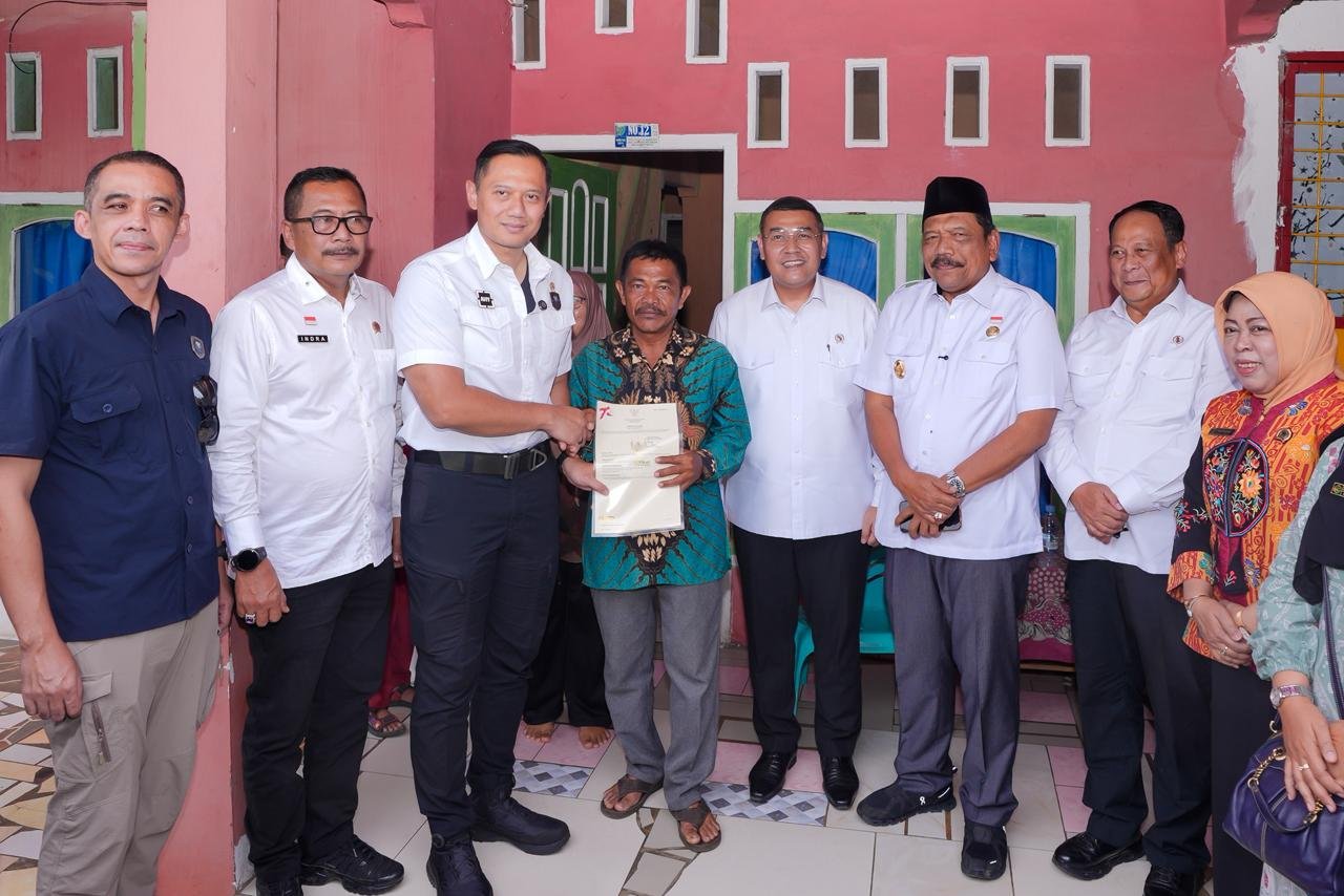 Bersama Menko AHY Serahkan Sertipikat Tanah untuk Rakyat di Bengkulu, Wamen Ossy Apresiasi Peran Pemerintah Daerah 1 IMG 20250918 WA0005