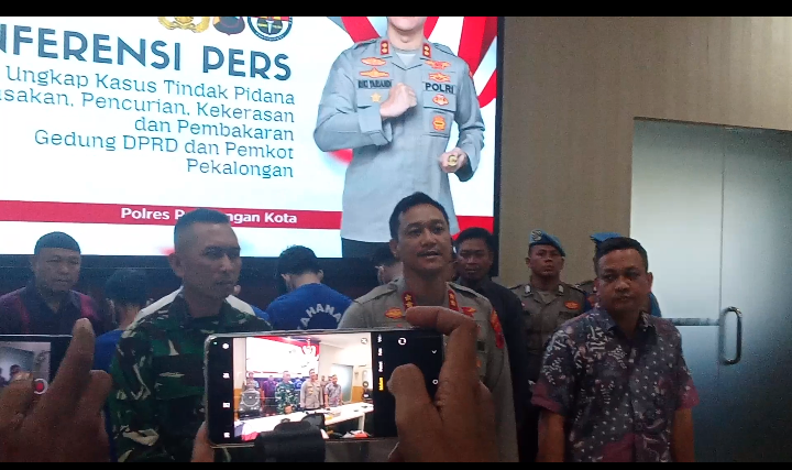 POLISI AMANKAN 11 PELAKU DEMO ANARKIS DI PEMKOT PEKALONGAN 1 Screenshot 20250902 134404