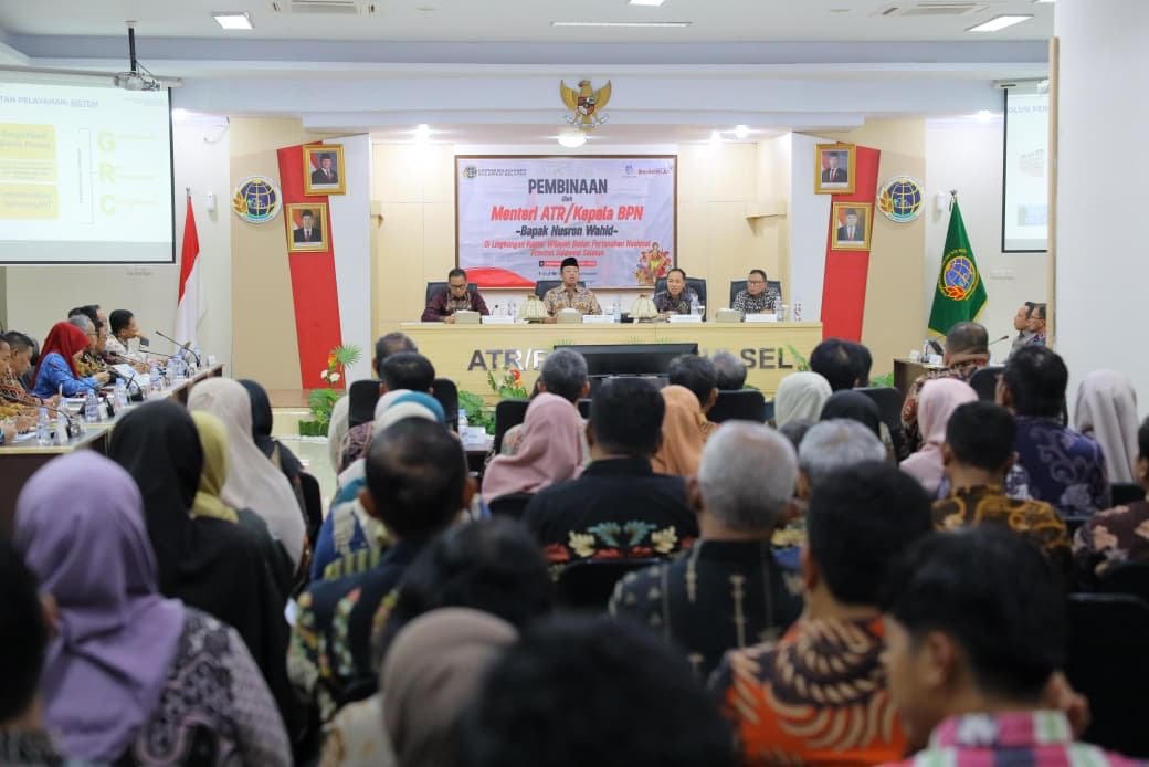 Beri Pengarahan di Kanwil BPN Provinsi Sulsel, Menteri Nusron: Tegas Jalankan Prinsip dan Luwes dalam Melayani 1 WhatsApp Image 2025 11 19 at 08.40.15