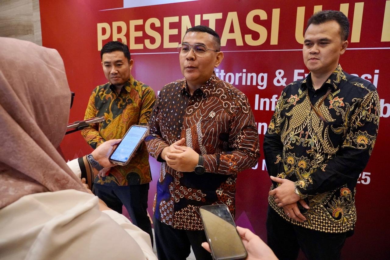 Presentasi Uji Publik, Wamen Ossy: Pastikan Layanan Berjalan Transparan dan Mudah Diakses Publik 1 WhatsApp Image 2025 11 20 at 09.01.39