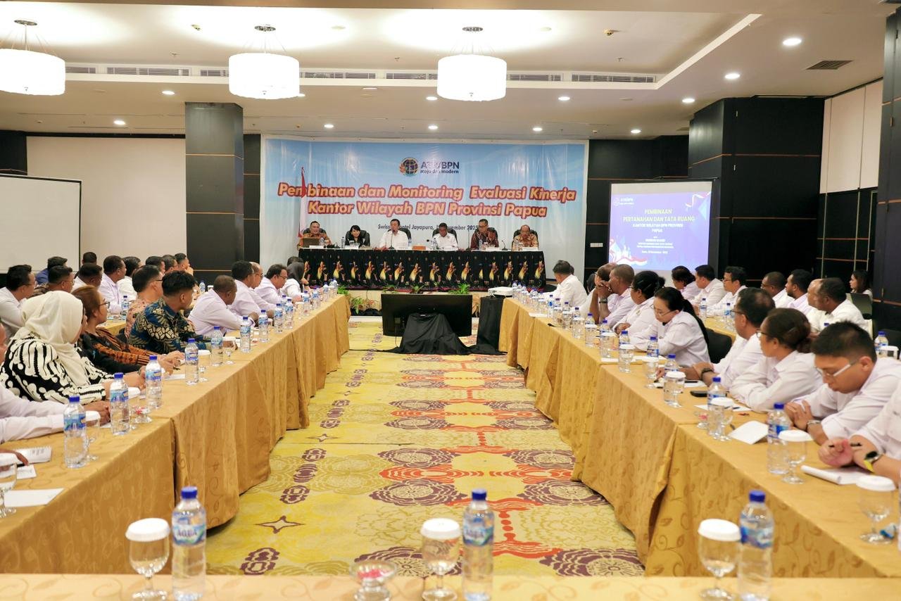 Pembinaan di Kanwil BPN Provinsi Papua, Menteri Nusron Perkuat Layanan Pertanahan: Semakin Sederhana, Semakin Baik 1 WhatsApp Image 2025 11 25 at 14.29.14