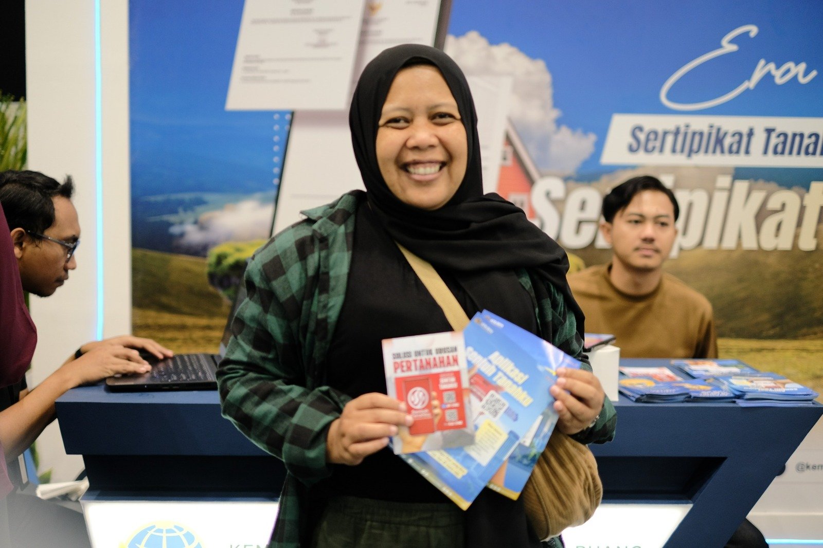 Jadi Relawan Gempa Cianjur, Ibu Eva Tergugah untuk Alih Media ke Sertipikat Elektronik 1 WhatsApp Image 2025 11 25 at 14.30.19