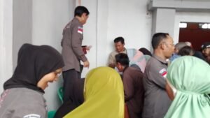 898 KPM Desa Sukasukur Menyalurkan Bantuan Beras Dari Kemensos 2 IMG 20260925 144149