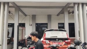 898 KPM Desa Sukasukur Menyalurkan Bantuan Beras Dari Kemensos 3 IMG 20260925 144328