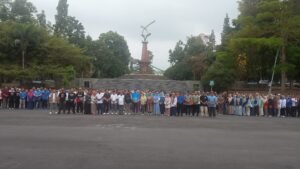 Sekda Dr. H. Kurniawan, Ak., CA. Memimpin Aksi Nyata Bersih Sampah dan Jum’at Bersih Serentak di Lingkungan Pemerintah Kabupaten Tasikmalaya 3 IMG 20261009 081359