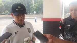 Sekda Dr. H. Kurniawan, Ak., CA. Memimpin Aksi Nyata Bersih Sampah dan Jum’at Bersih Serentak di Lingkungan Pemerintah Kabupaten Tasikmalaya 2 IMG 20261009 085143